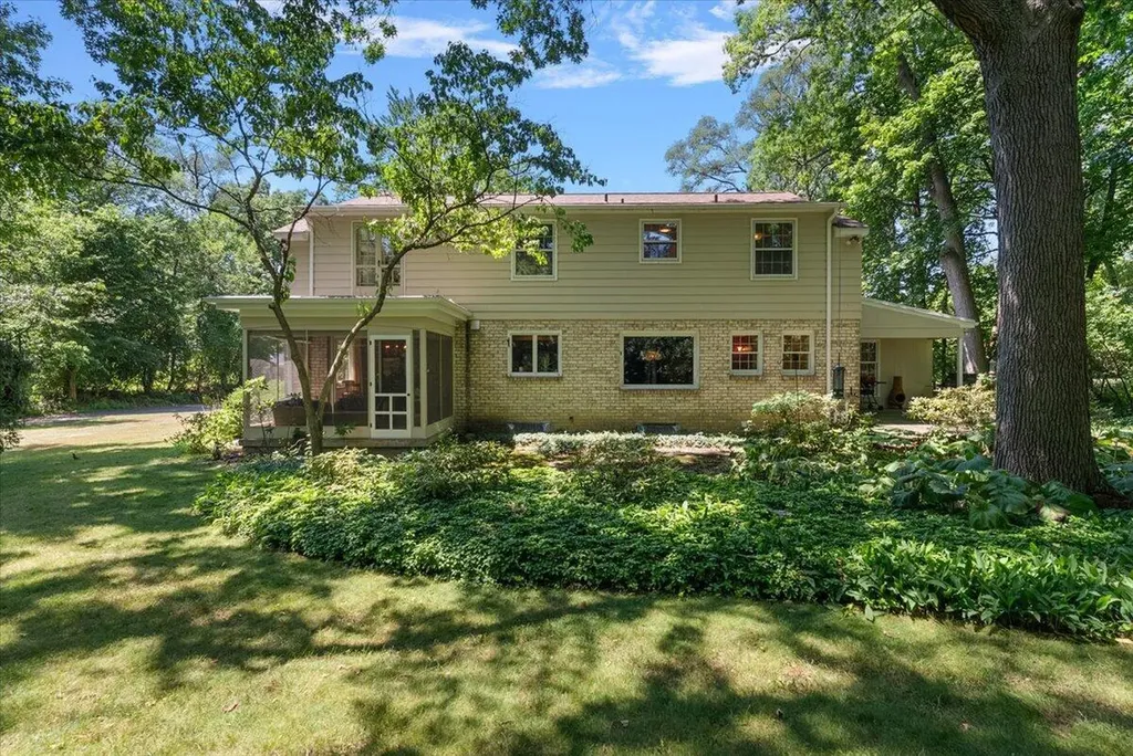 1354 Cornell Avenue SE East Grand Rapids City MI 49506