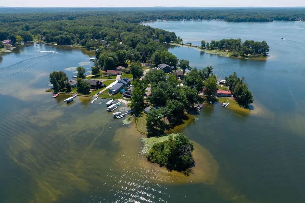 8664 Lynwood Lane Martiny Township MI 49332