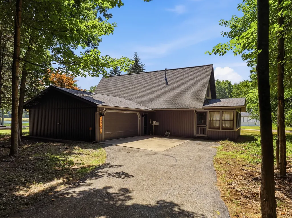 6920 Mayfair Drive Morton Township MI 49346