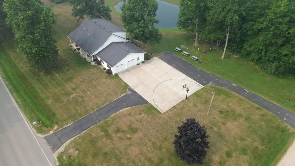 7202 S Garlock Road Bloomer Township MI 48811