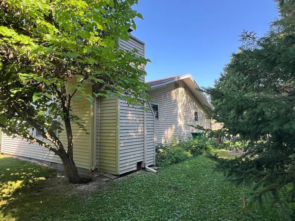 126 Johnson Street Unknown City MI 48829