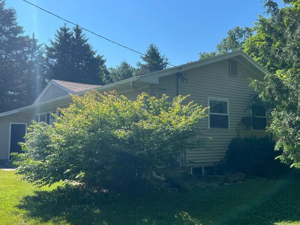 126 Johnson Street Unknown City MI 48829