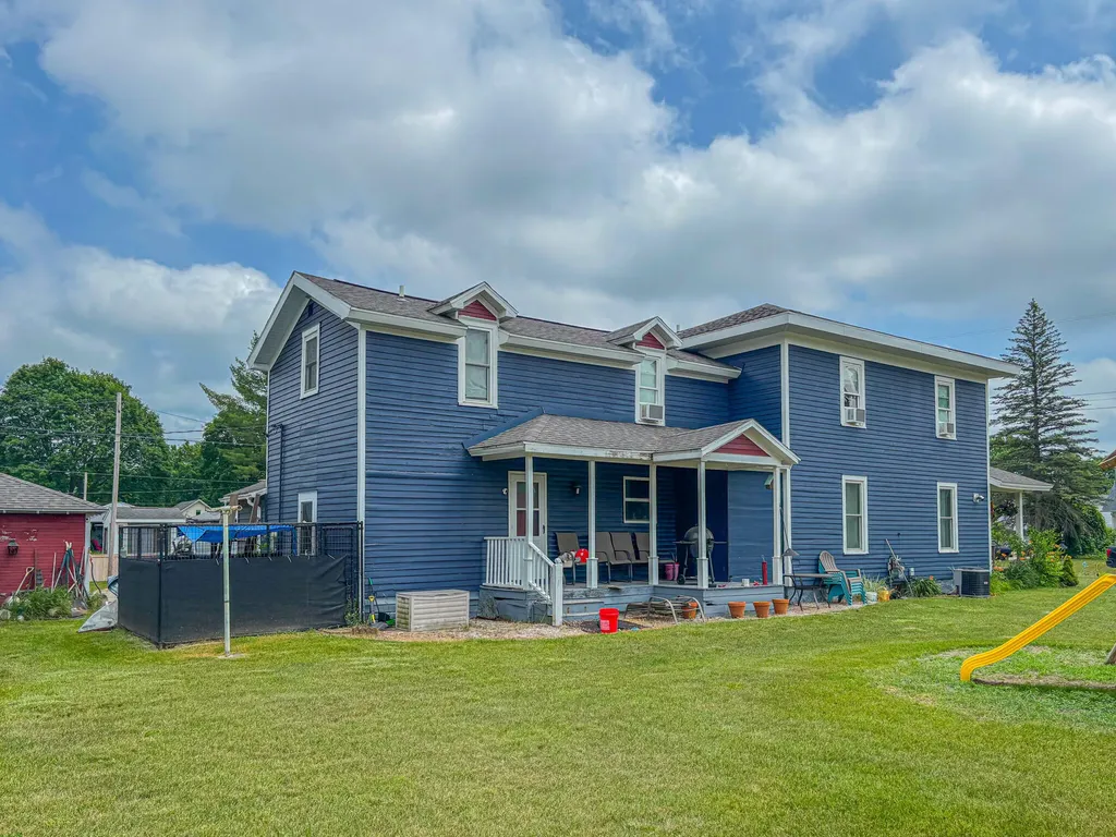 326 W Bridge Street Big Rapids City MI 49307