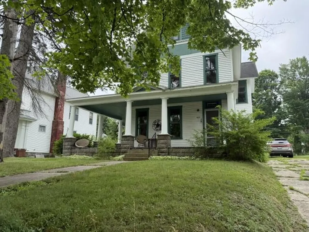 423 W Upton Avenue Reed City City MI 49677