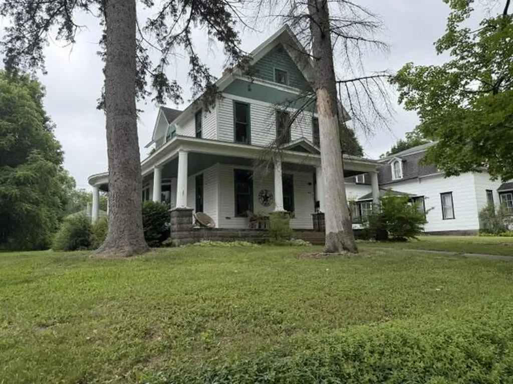 423 W Upton Avenue Reed City City MI 49677