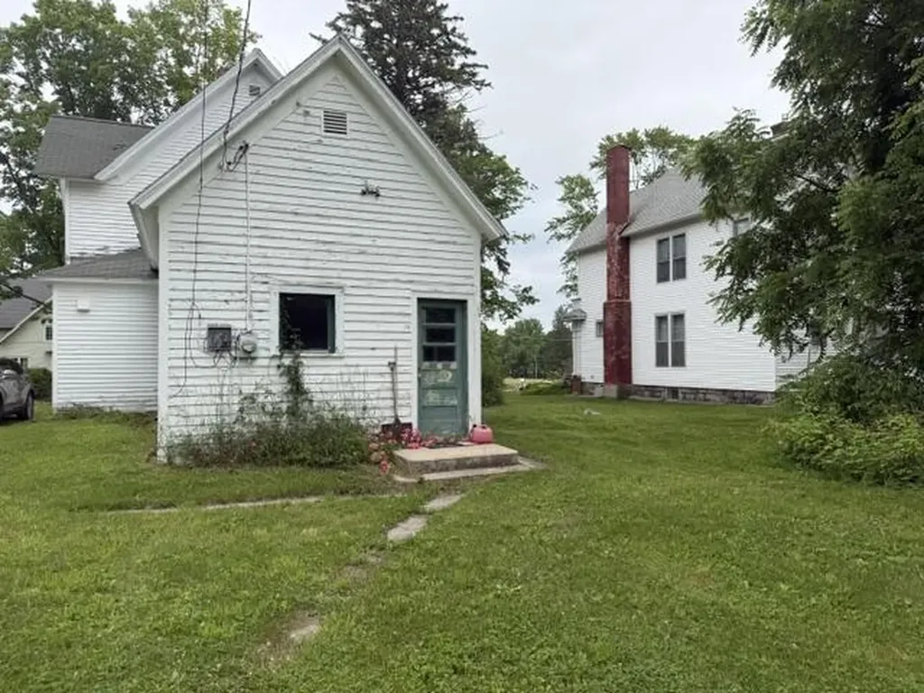 423 W Upton Avenue Reed City City MI 49677