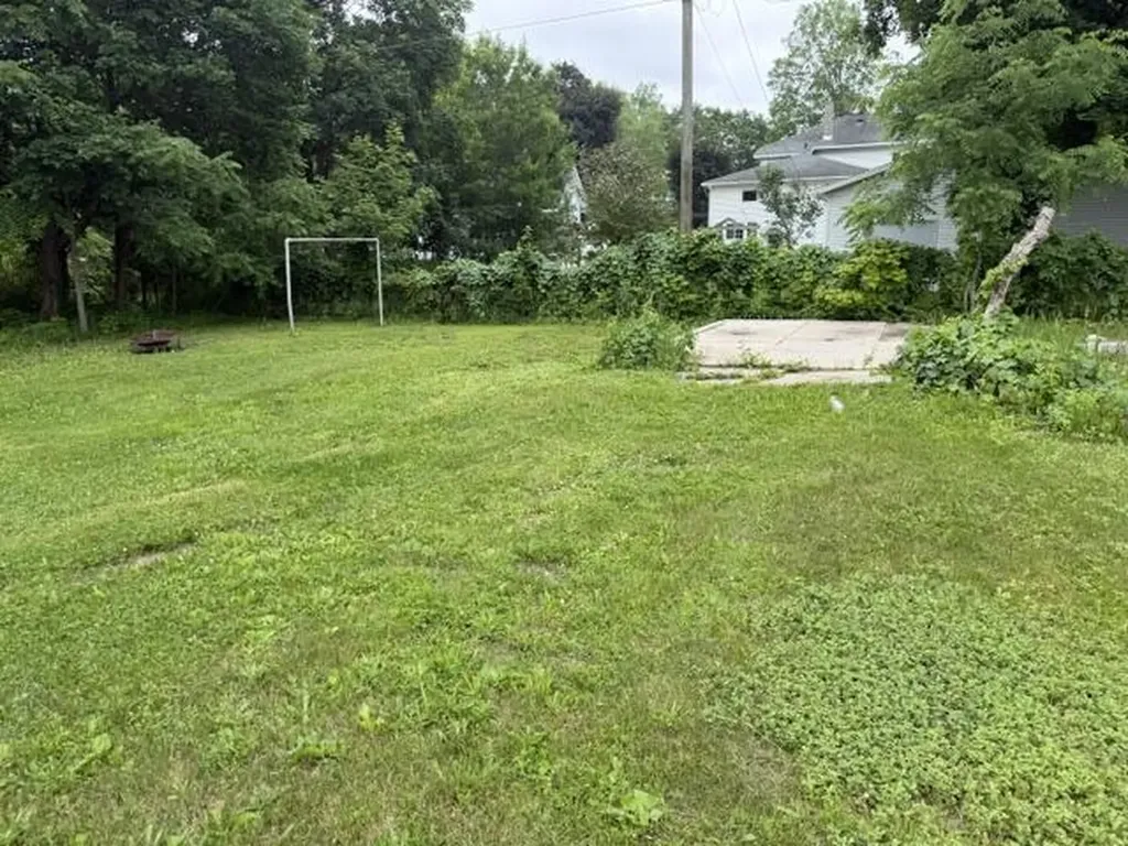 423 W Upton Avenue Reed City City MI 49677