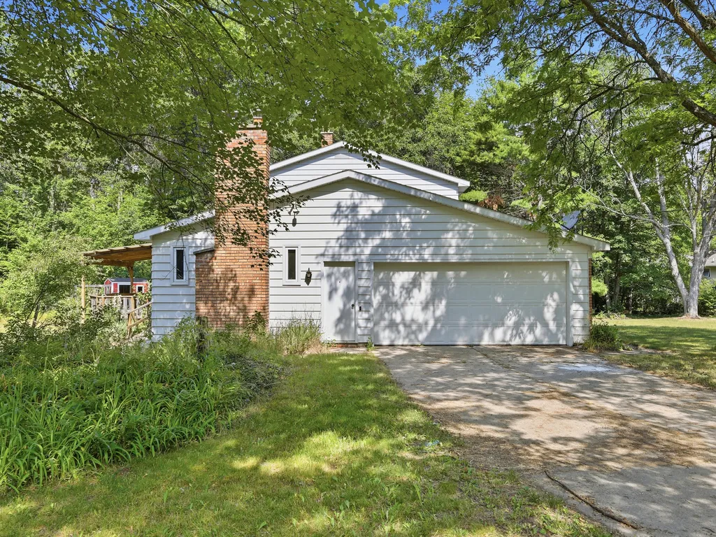 17480 Valley Drive Colfax Township MI 49307