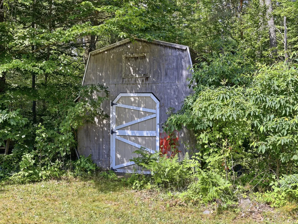 17480 Valley Drive Colfax Township MI 49307