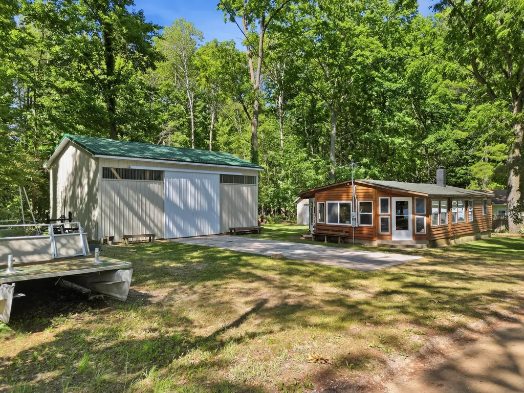 312 Woodland Belvidere Township MI 48886