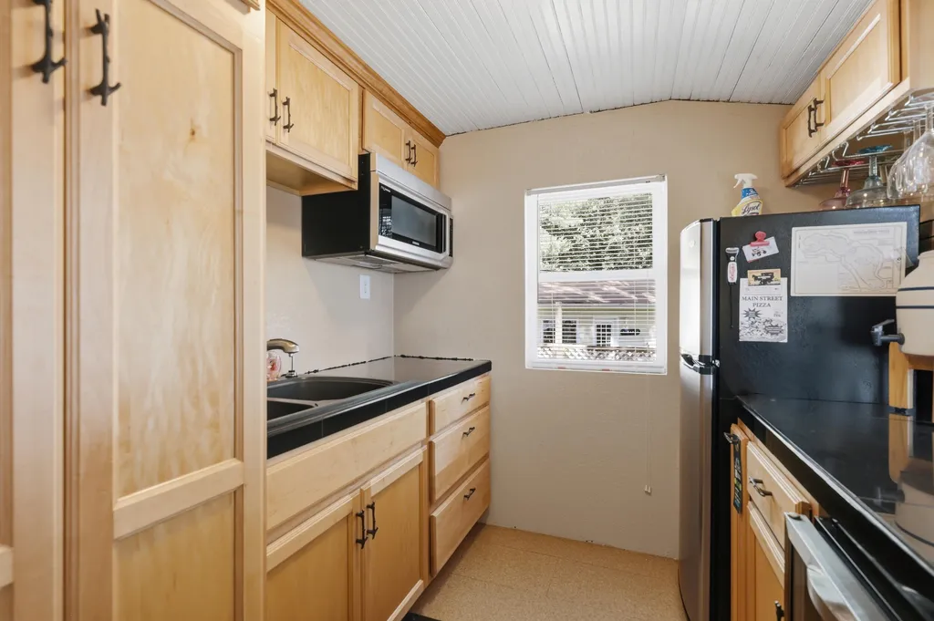 312 Woodland Belvidere Township MI 48886