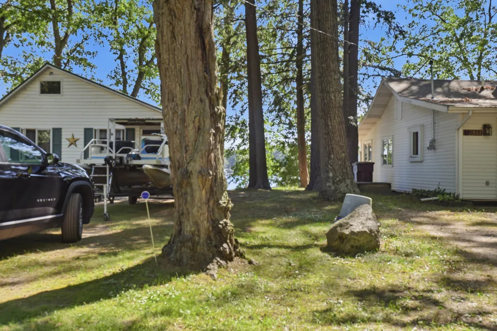 312 Woodland Belvidere Township MI 48886