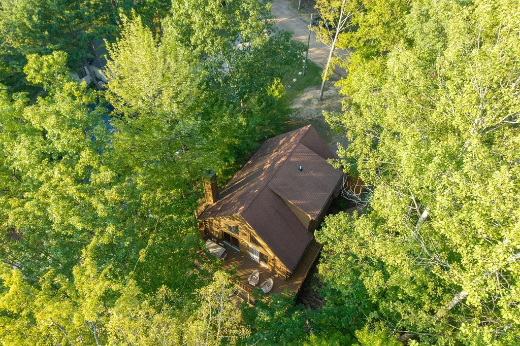 8711 N Island Drive Morton Township MI 49346