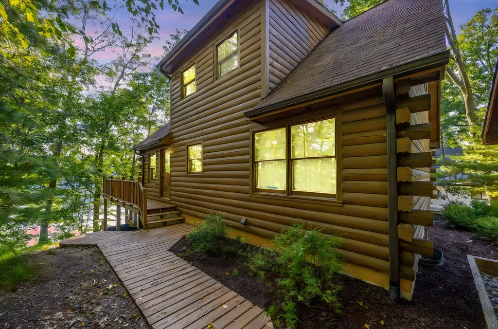 8711 N Island Drive Morton Township MI 49346