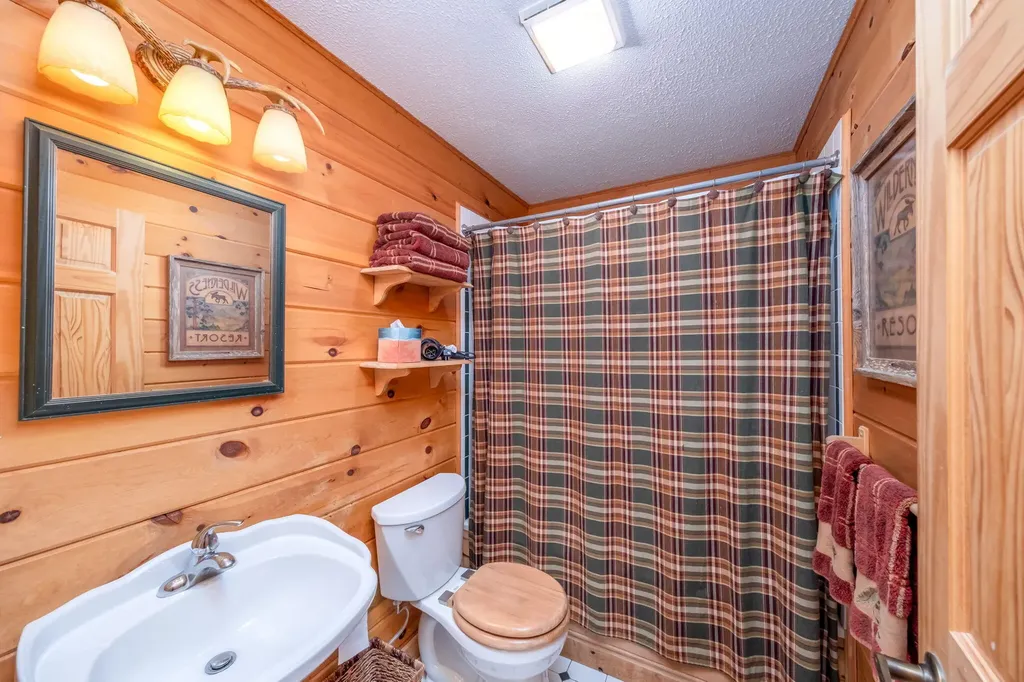 8711 N Island Drive Morton Township MI 49346