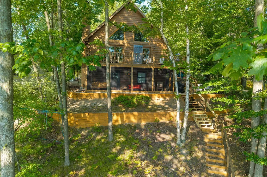 8711 N Island Drive Morton Township MI 49346