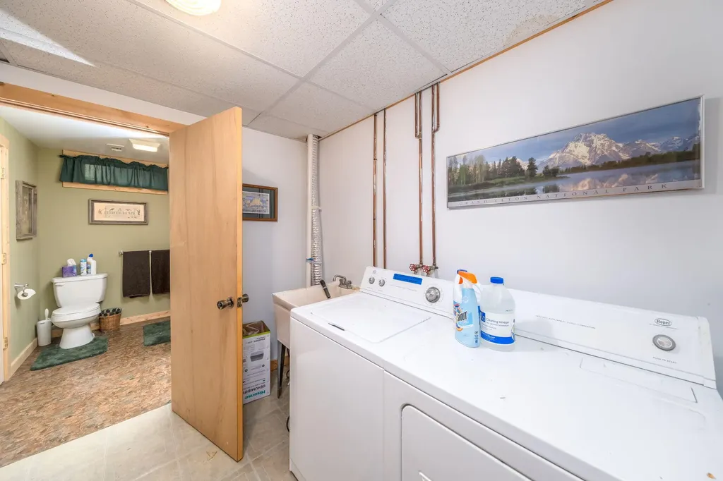 8711 N Island Drive Morton Township MI 49346