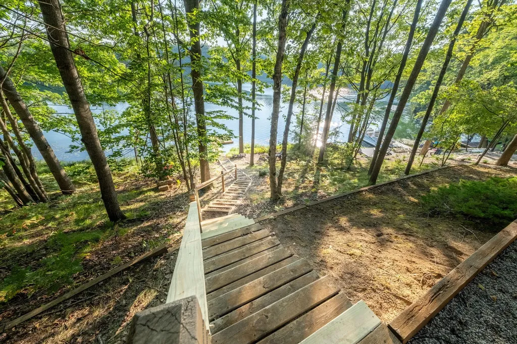 8711 N Island Drive Morton Township MI 49346