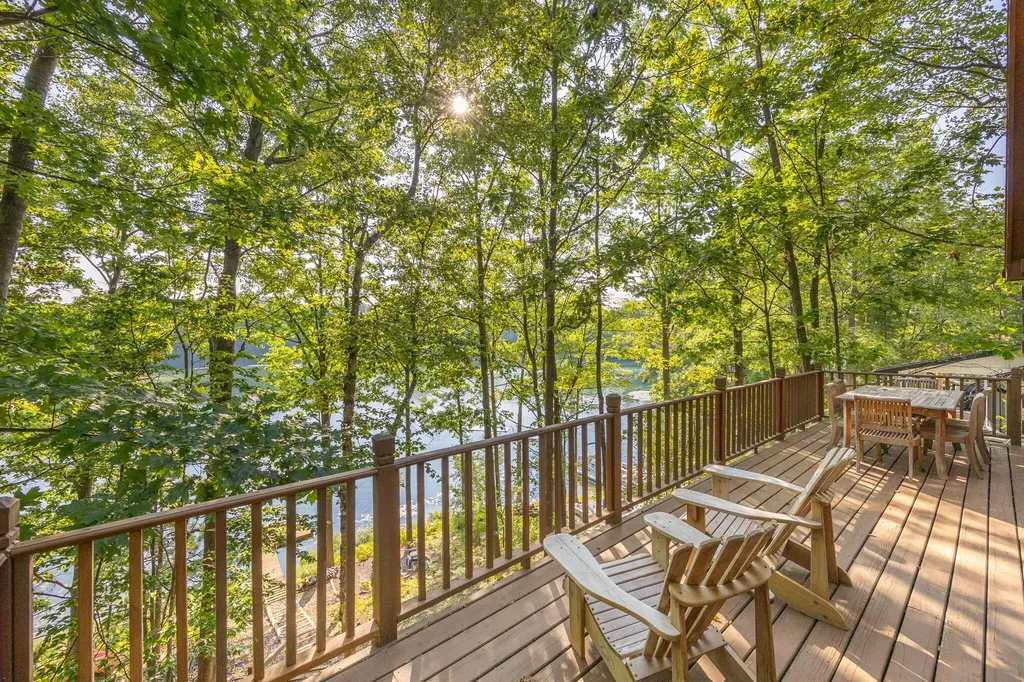 8711 N Island Drive Morton Township MI 49346
