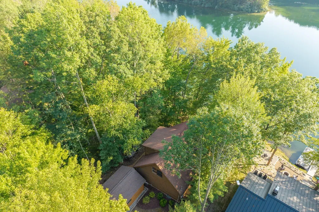 8711 N Island Drive Morton Township MI 49346