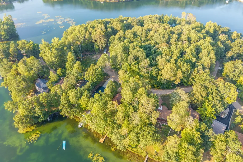 8711 N Island Drive Morton Township MI 49346