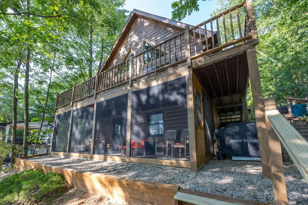 8711 N Island Drive Morton Township MI 49346