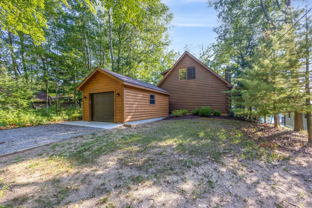 8711 N Island Drive Morton Township MI 49346