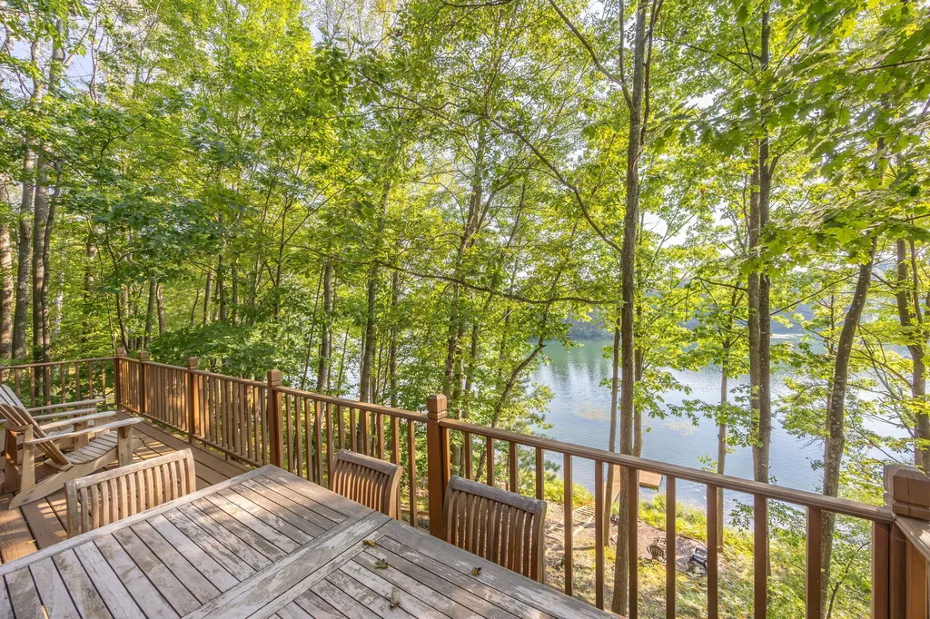 8711 N Island Drive Morton Township MI 49346