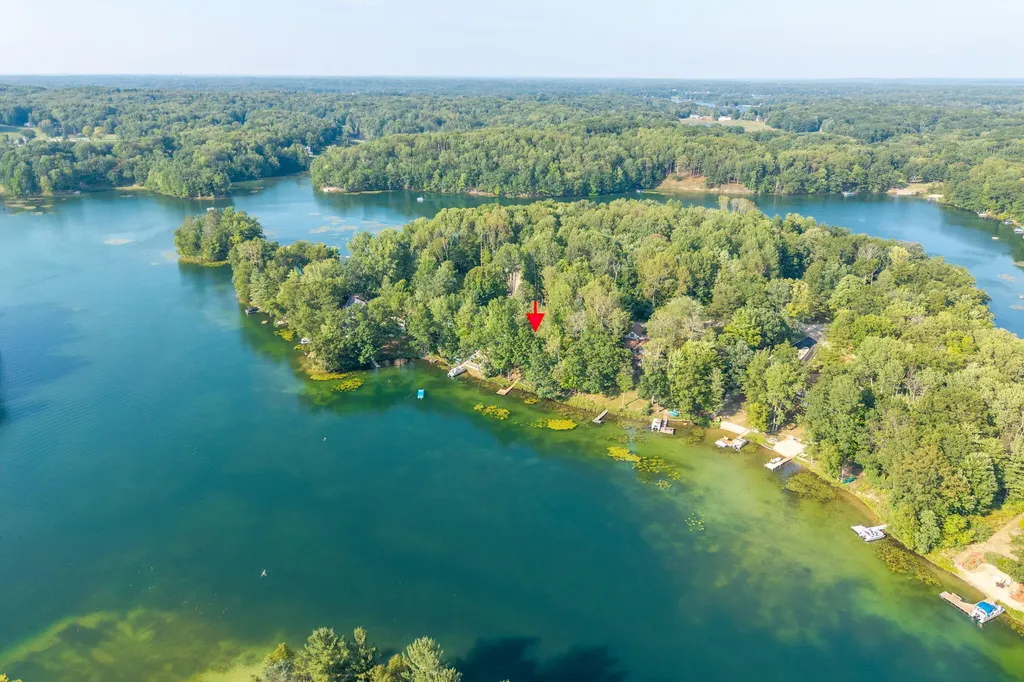 8711 N Island Drive Morton Township MI 49346