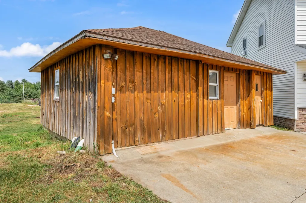 22865 20 Mile Road Burdell Township MI 49688