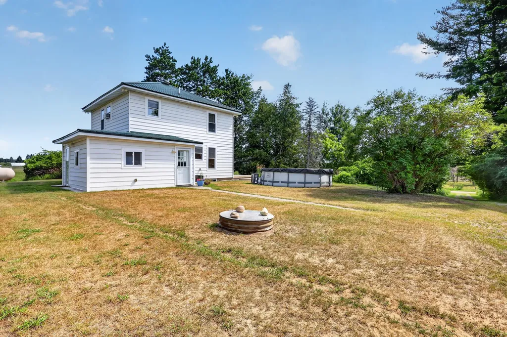 12423 20th Avenue N Middle Branch Township MI 49665