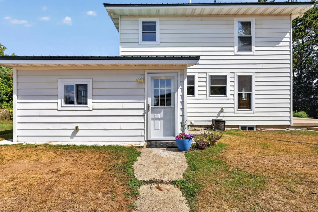12423 20th Avenue N Middle Branch Township MI 49665