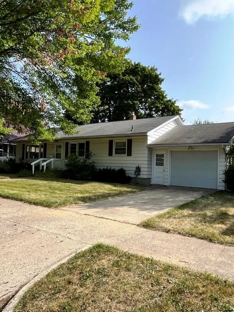 222 N 3rd Avenue Big Rapids City MI 49307