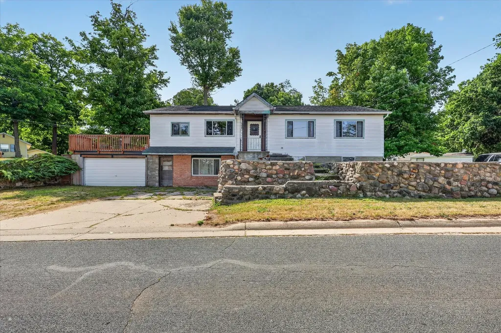 2610 S Shore Drive Crystal Township MI 48818