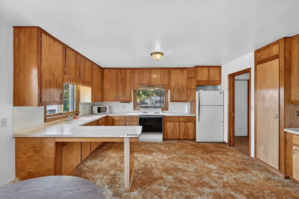 2610 S Shore Drive Crystal Township MI 48818