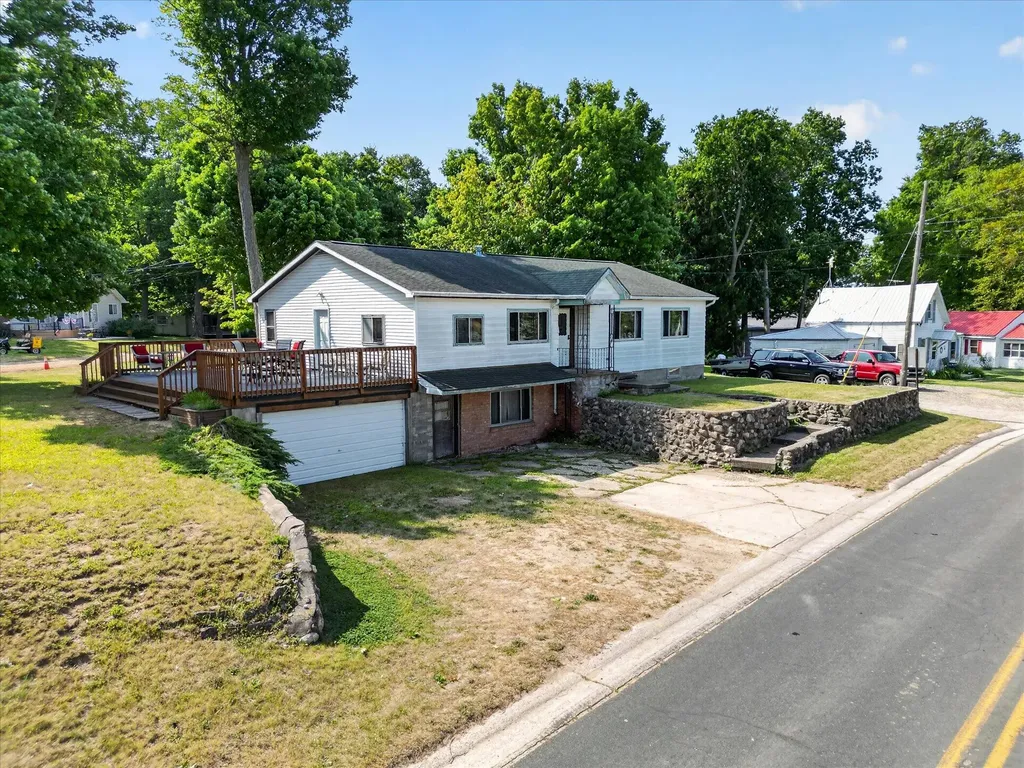 2610 S Shore Drive Crystal Township MI 48818