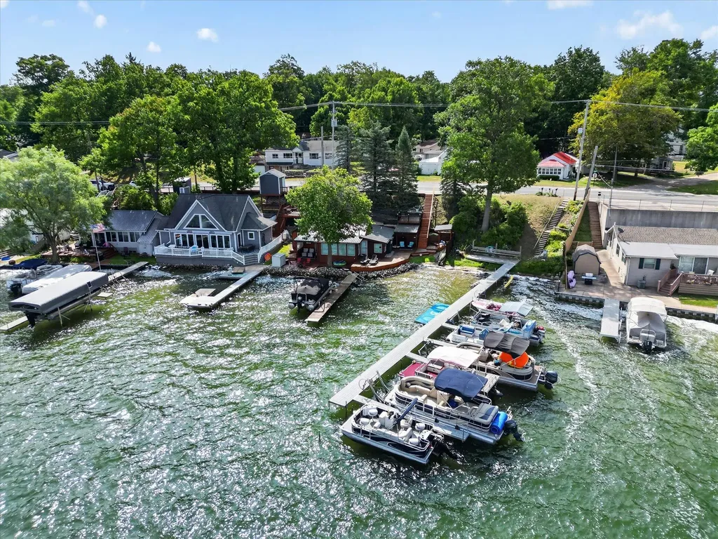 2610 S Shore Drive Crystal Township MI 48818