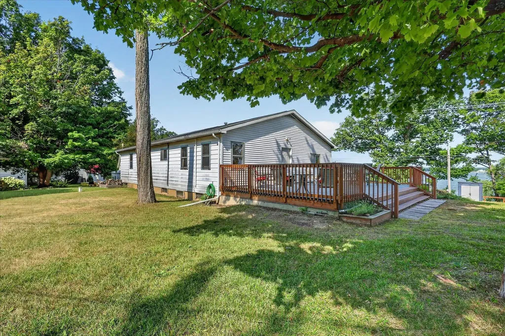 2610 S Shore Drive Crystal Township MI 48818