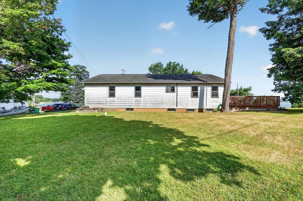 2610 S Shore Drive Crystal Township MI 48818
