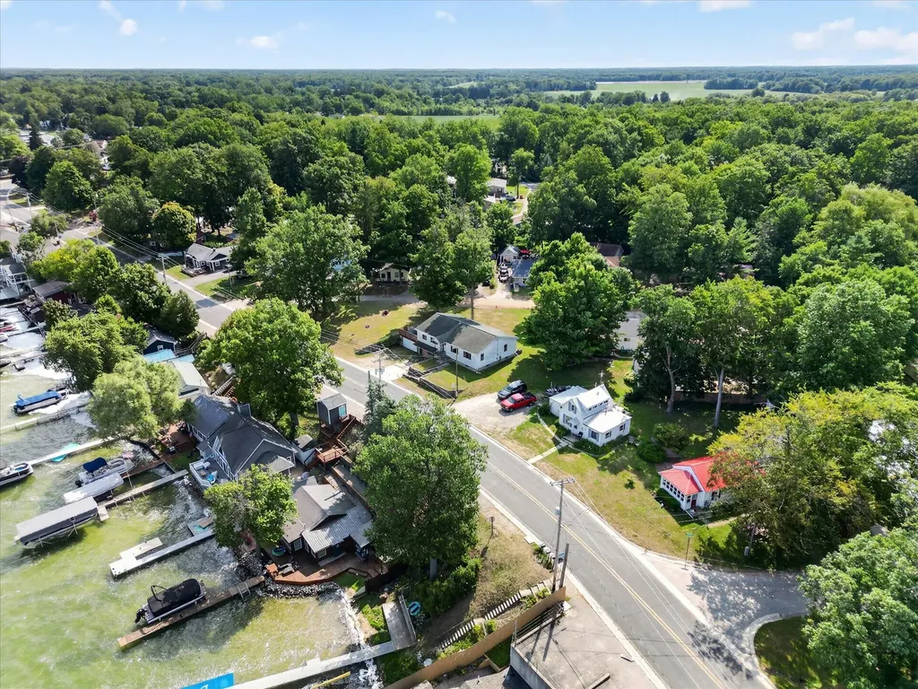 2610 S Shore Drive Crystal Township MI 48818