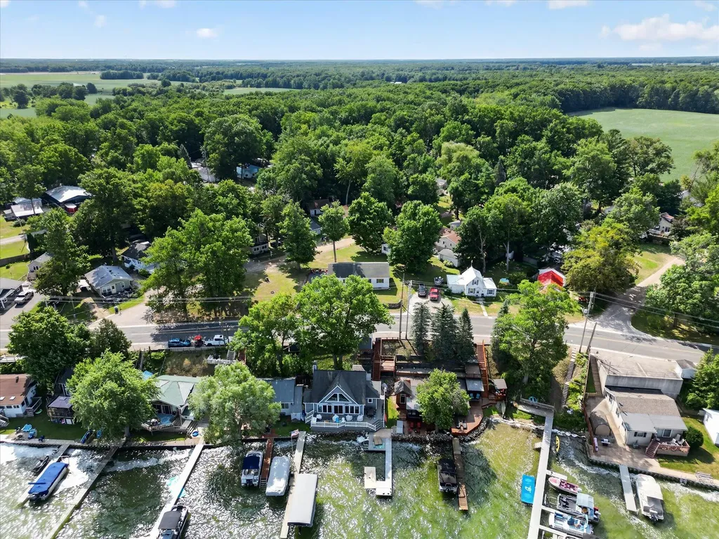 2610 S Shore Drive Crystal Township MI 48818