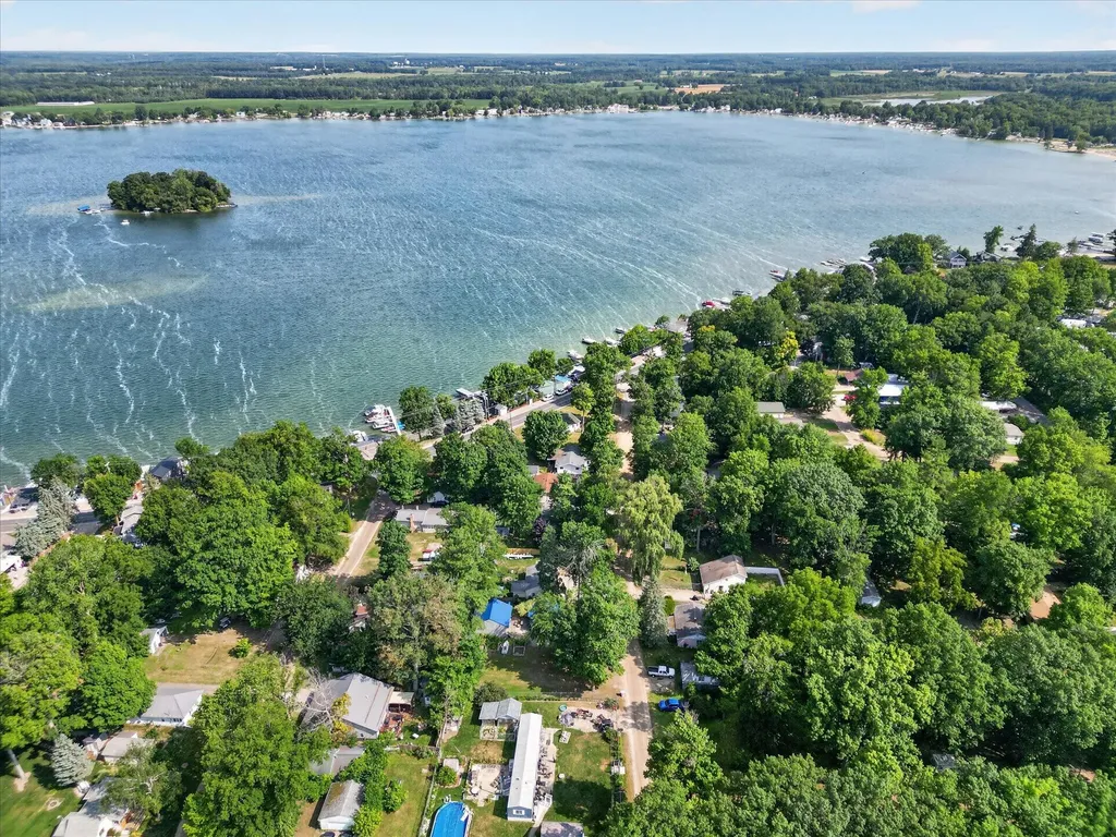 2610 S Shore Drive Crystal Township MI 48818