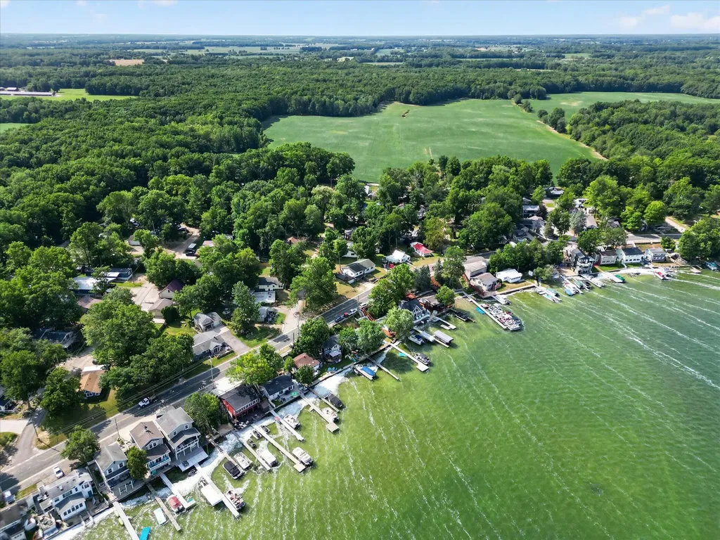 2610 S Shore Drive Crystal Township MI 48818