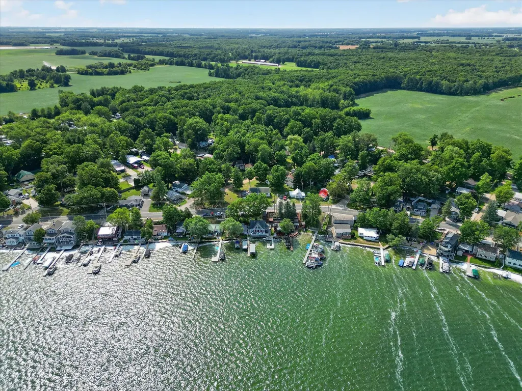 2610 S Shore Drive Crystal Township MI 48818