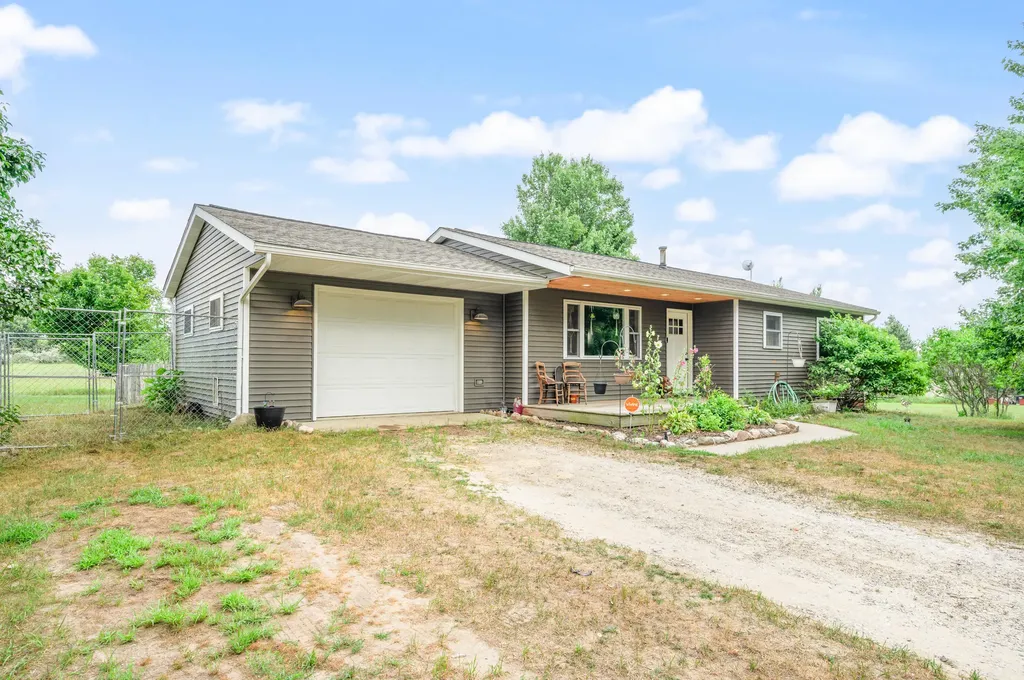 23886 Newcosta Avenue Green Charter Township MI 49338