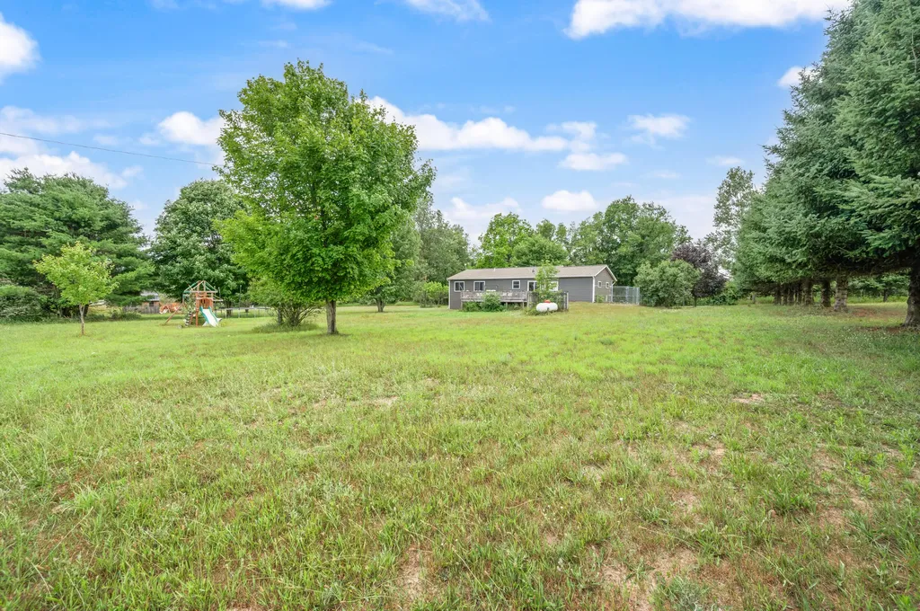 23886 Newcosta Avenue Green Charter Township MI 49338