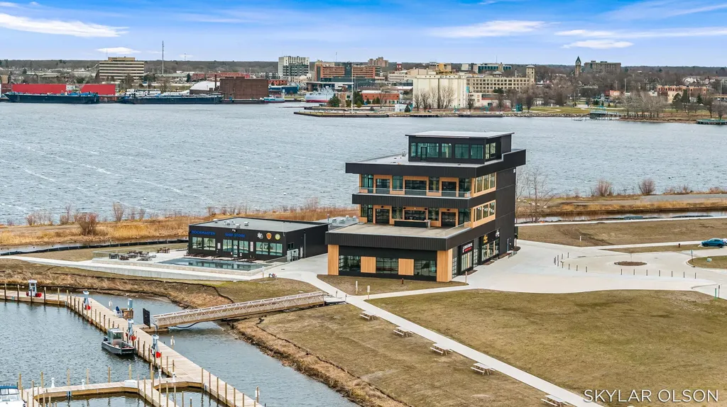 901 Adelaide Circle Muskegon City MI 49441