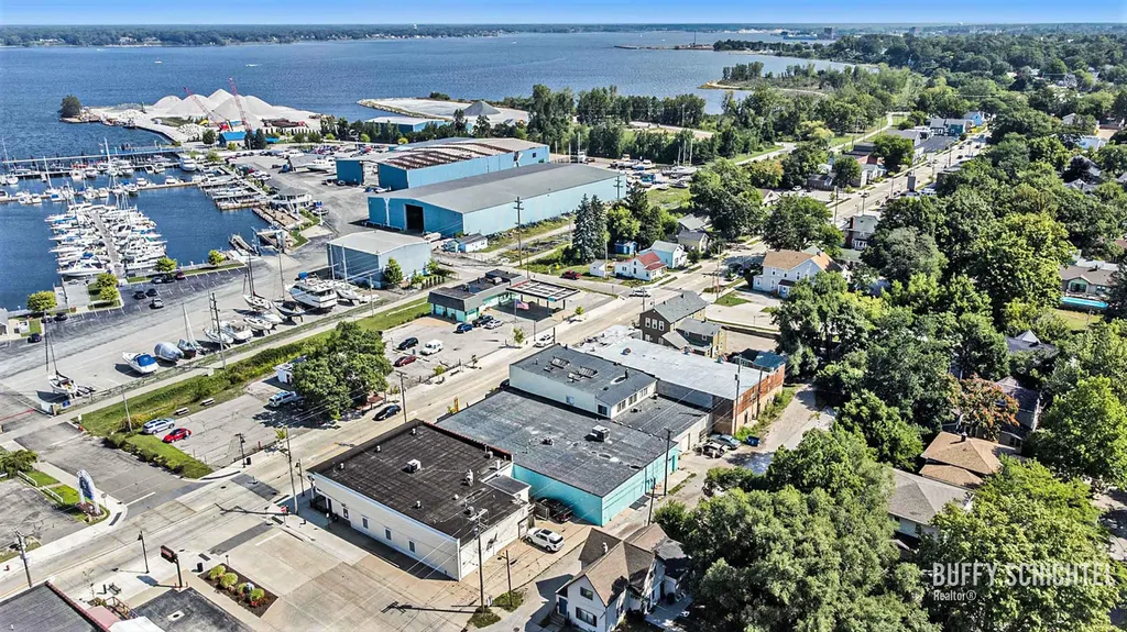 1812 Lakeshore Drive Muskegon City MI 49441