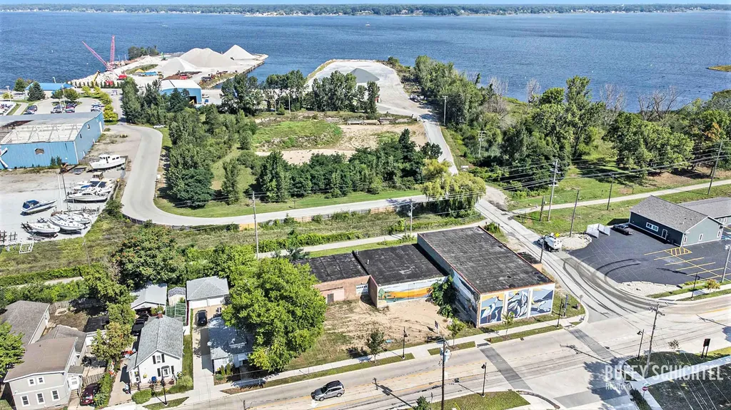 1812 Lakeshore Drive Muskegon City MI 49441