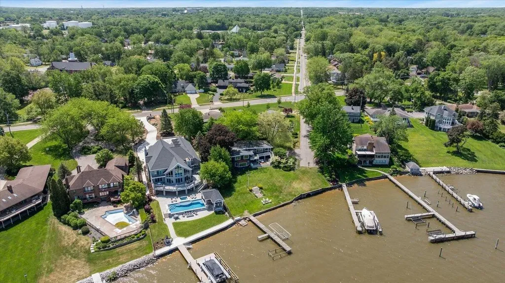 437 Graafschap Road Holland City MI 49423